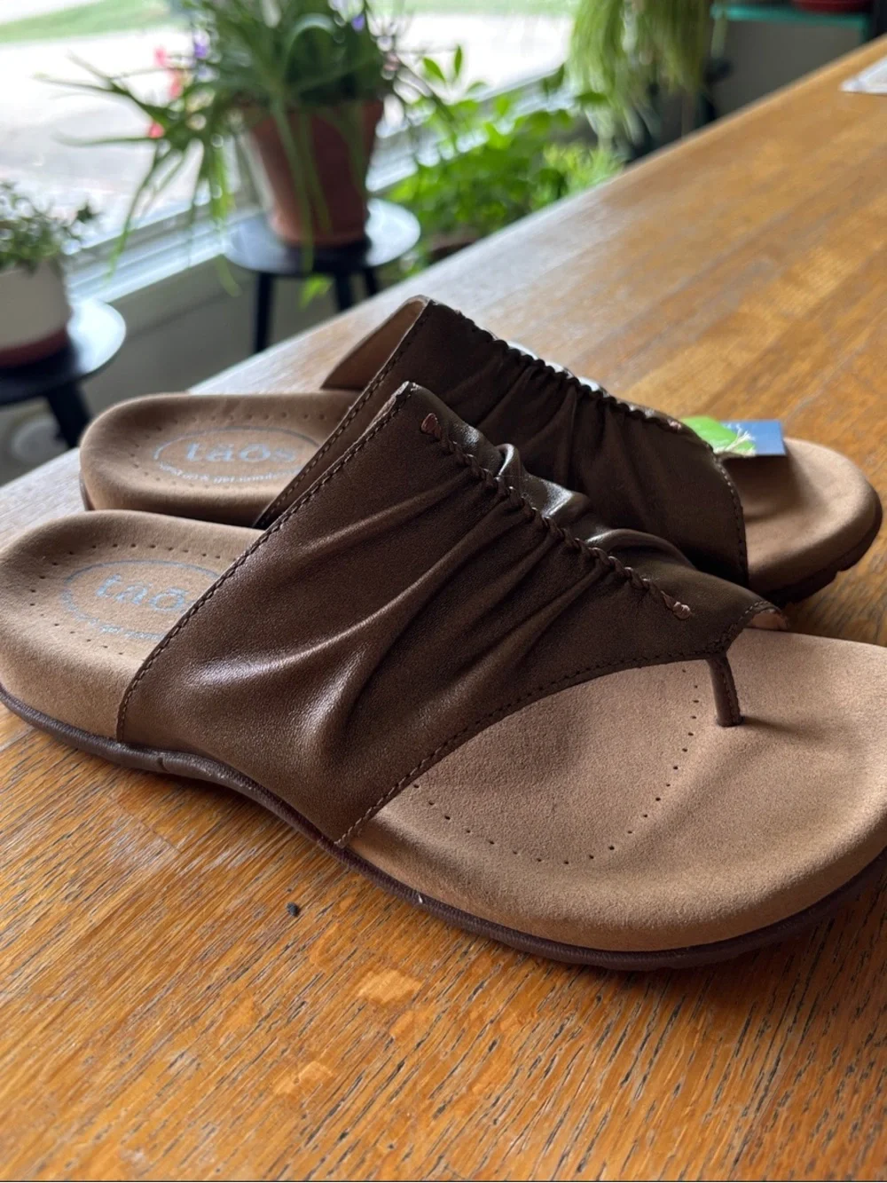 Taos “Gift 2” Toe-Thong Sandals Metallic Bronze Size 7  New With Tags Comfy - Picture 5 of 12